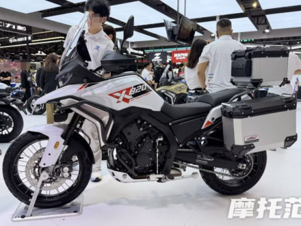 ZXMOTO 820X - Η πρώτη τρικύλινδρη Adventure της εταιρείας