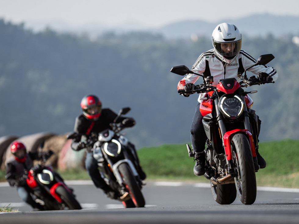 Ducati Monster 2026 - Iσορροπώντας παρόν, παρελθόν και μέλλον