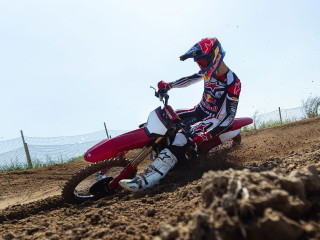 Ducati Desmo450 MX / Desmo450 MX Factory 2027 - Βελτιώσεις από τις πίστες!