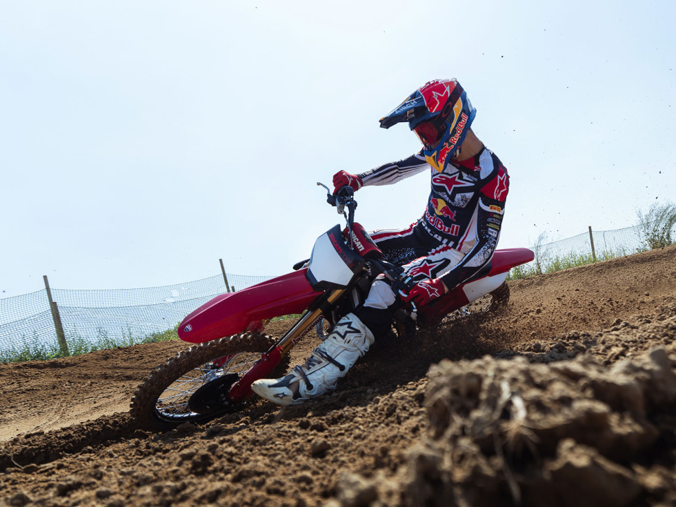 Ducati Desmo450 MX / Desmo450 MX Factory 2027 - Βελτιώσεις από τις πίστες!