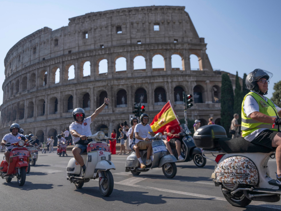 Αποστολή - Vespa Roma 2026 - Το BIKEIT βρέθηκε στους εορτασμούς για τα 80 χρόνια