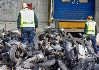 Ιταλία – Κοντέινερ με επικίνδυνα απόβλητα και κομμάτια κλεμμένων μοτοσυκλετών ετοιμάζοταν για Αφρική