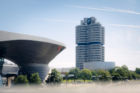BMW - Χτισμένο για να διαμορφώσει το αύριο: Ένα διεθνές σύμβολο γιορτάζει την 50ή του επέτειο.
