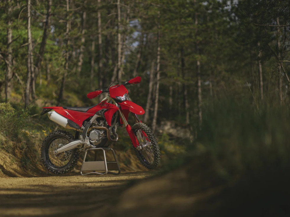 Ducati Desmo450 EDS - Δεσμοδρομικός κινητήρας και “έξυπνο” TC ανεβάζουν τον πήχη στο Enduro