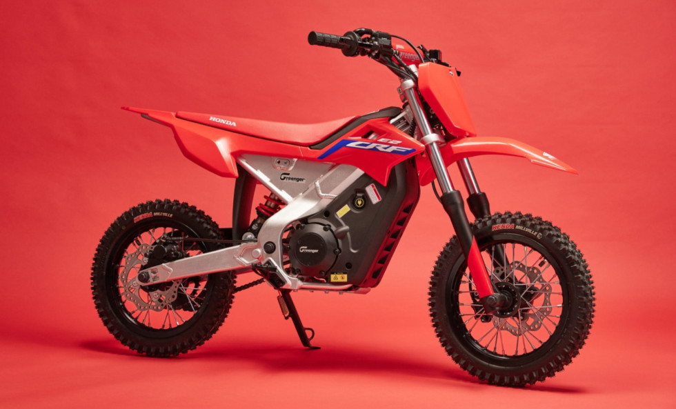 Το αγωνιστικό φτερό της Honda εξηλεκτρίζεται