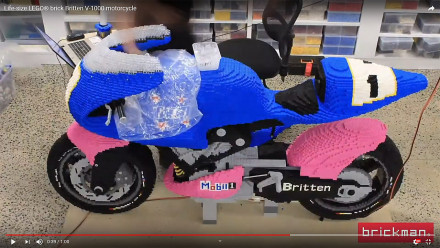 Δείτε τη συναρμολόγηση μιας Britten V-1000 από LEGO σε πραγματικό μέγεθος! - Video